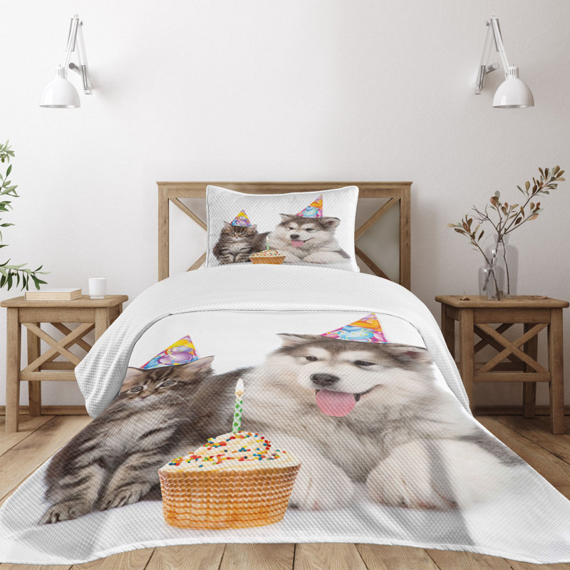 White Twin Quilted Bedspread Set with Party Animals