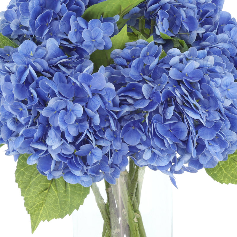 Hortensias Real Touch disposés dans un vase en verre, Bleu