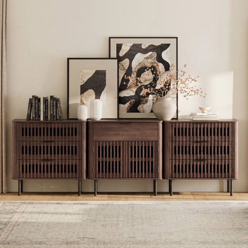 Buffet/meuble de rangement cannelé de grande taille (94,5 po) de largeur, en noyer, Walnut