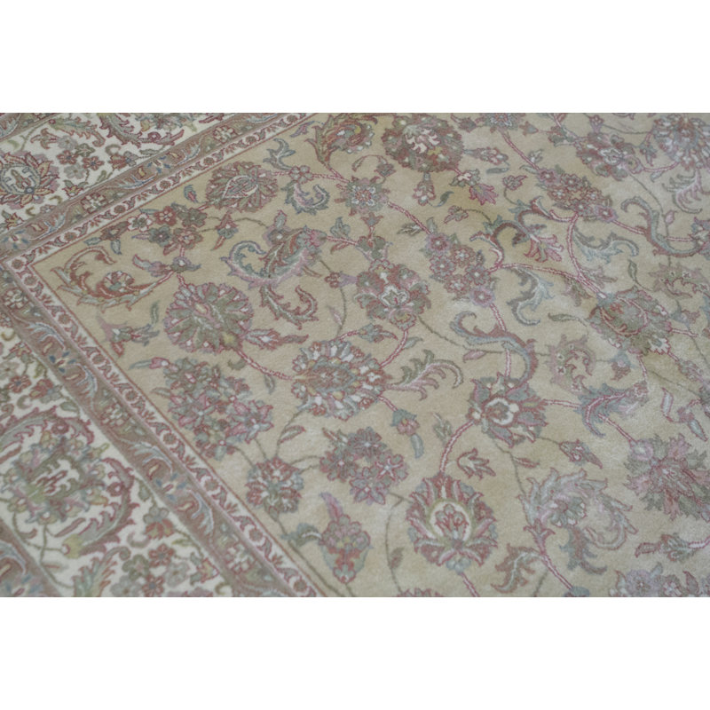 Tapis doré et ivoire de haute qualité noué à la main