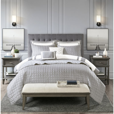 Collection de literie grise double / grand - courtepointe avec édredon délicat et matelassé en microfibre brossée douce