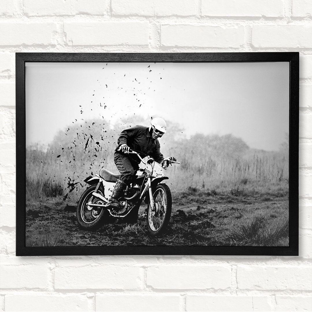 Motor Bike In The Mud B N W - Closed Corner Frame Kunstdrucke auf Holz