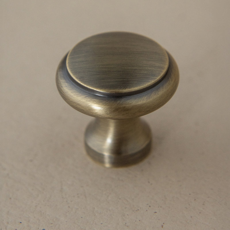 Poignée d'armoire Madelyn Carter Elizabeth, Laiton antique, 1.25"