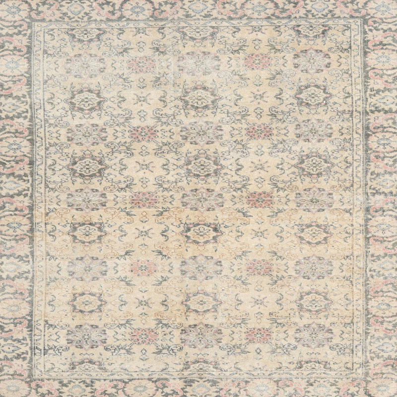 Aramantha Oriental Indoor Rug, Round 4'