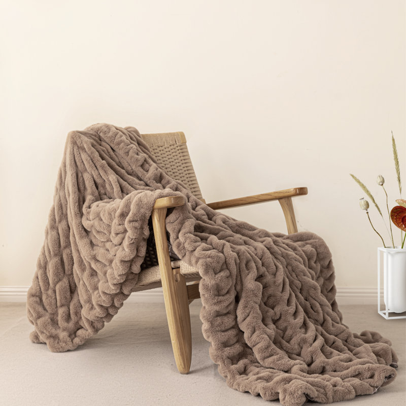 Plaid en fausse fourrure froncée avec un design réversible et une texture douce et soyeuse, l 60 po x L 80 po, Brun