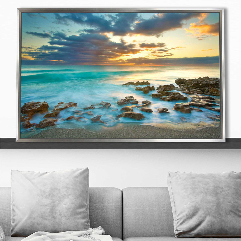 «Ocean Sunrise» par - Photographie, Cadre flottant argent, H 27,5 po x l 43,5 po x P 2 po