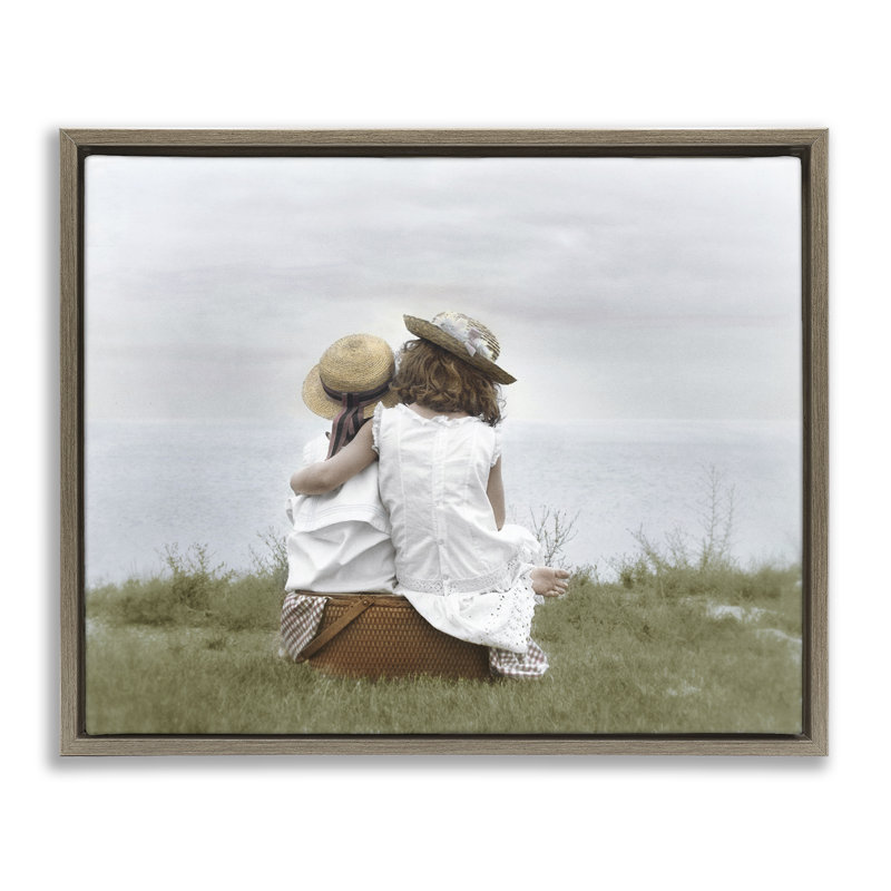 Cadre flottant Friends by The Ocean, design par Kendra Dew, H 25 po x l 31 po, Montalcino orme flottant encadré