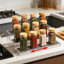 Organisateur réglable pour étagères à épices - tablette extensible à 3 niveaux pour armoires de cuisine et garde-manger, organisateur à niveaux en plastique transparent avec design antidérapant
