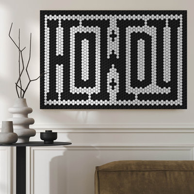 Reproduction d'affiche sur toile encadrée de 1 pièce. La conception de la mosaïque hexagonale indique «HOOD» en caractères gras et en lettres. [Style Pixel Art]. Décoration murale, parfait pour la décoration de salon, de chambre, de bureau, de cuisine, de salle de bain, de décoration murale idéale pour la maison