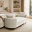 Banc de lit moderne capitonné avec accoudoirs et coussins cylindriques