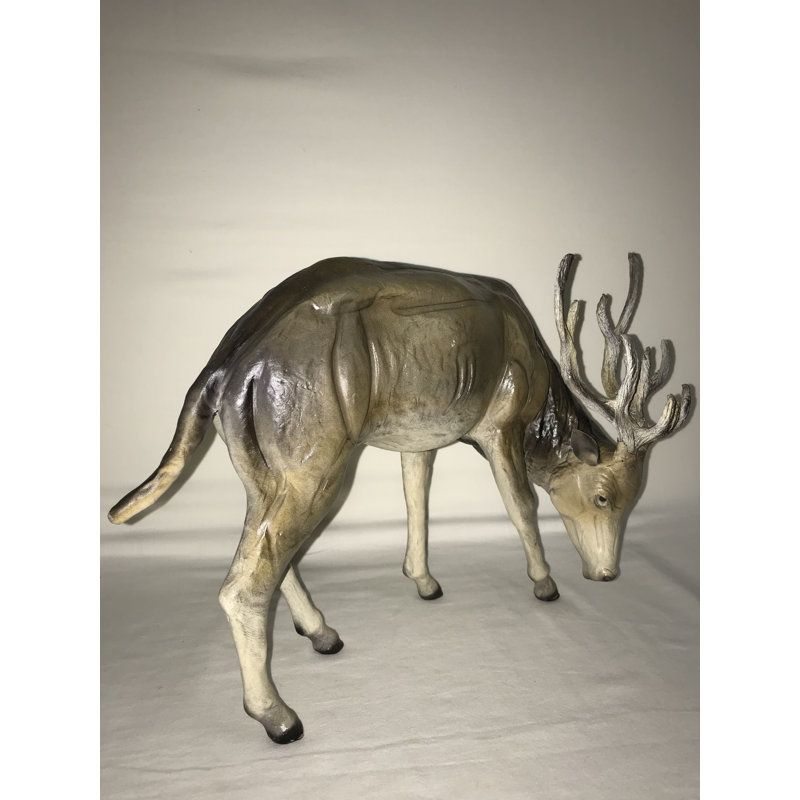  Statue cerf broutant, H 16 po x l 18,5 po x P 8,5 po