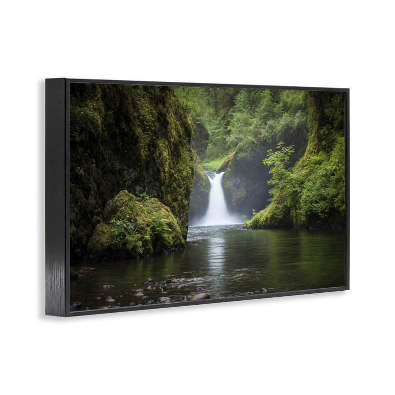 «Peaceful Waterfall Creek», estampe numérique par Richard Wong, Giclée encadrée noir minuit, H 12 po x l 18 po