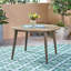 Table en bois grise de 45,93 po x 45,93 po avec ajout de patio élégant et fonctionnel