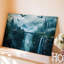 Toile, paysage fantastique à couper le souffle mettant en vedette une brume dramatique dans un canyon enveloppé avec des falaises imposantes de chaque côté, art mural-759538885