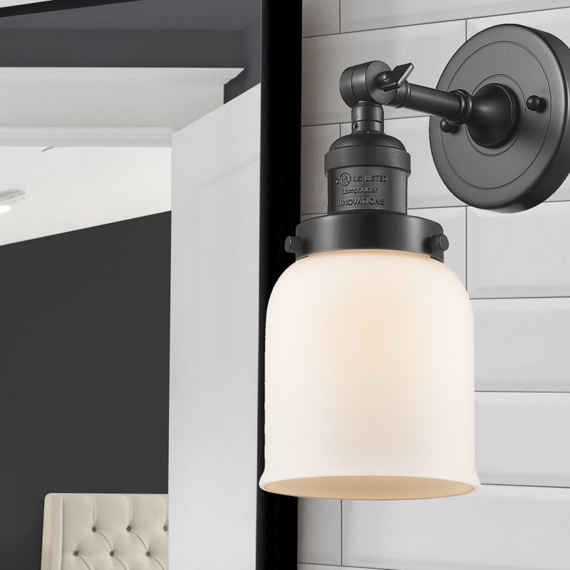 Applique murale 1 lumière 8 po Bell, Boîtier blanc mat, Ampoule à DEL rétro de 6 watts, Bronze frotté à l'huile