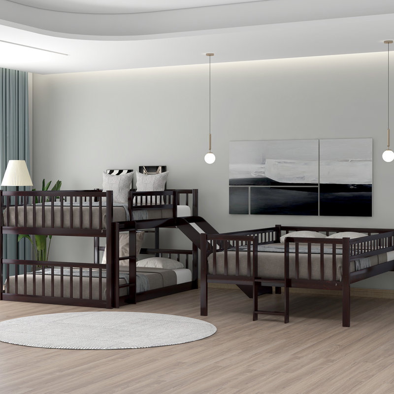 Triple lit superposé, offrant un espace de couchage supplémentaire, avec une structure stable conçue pour la durabilité, conception d'espace