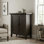Armoire de rangement transitionnelle en bois massif l 32 po avec tablettes réglables et plateau à rebords Redmond