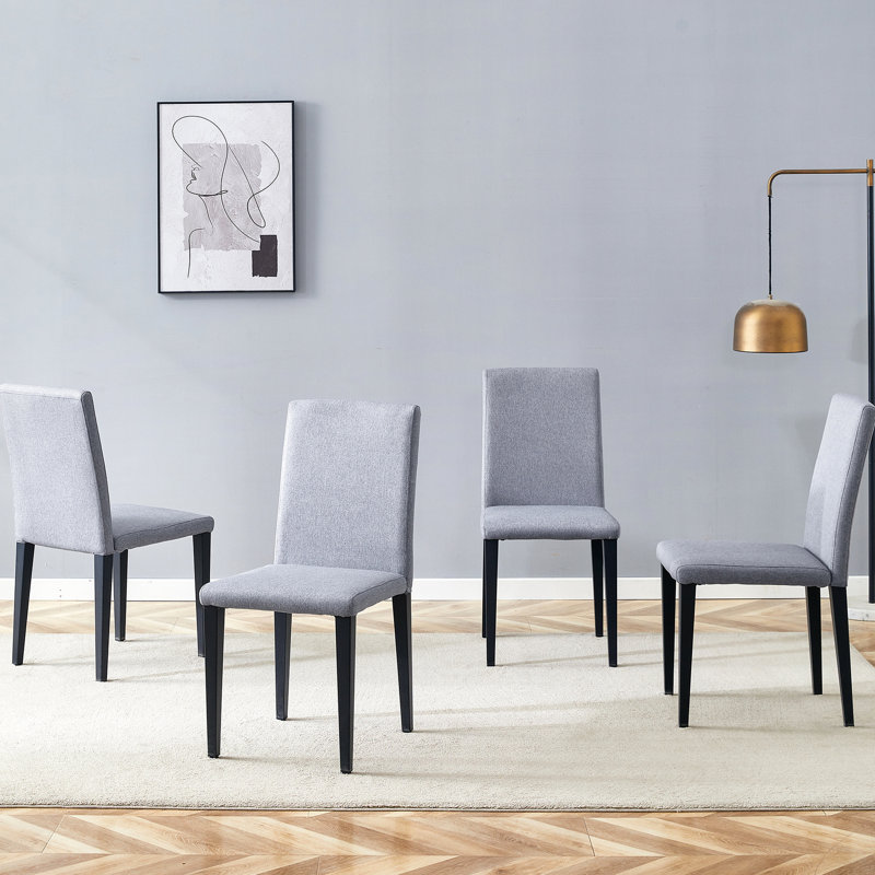 4 sièges de salle à manger gris - confortables et tendance. Look minimaliste pour une maison à la mode. Dimensionné pour offrir un confort optimal. Pieds robustes en métal avec revêtement anticorrosion. Tissu respirant. Intégré