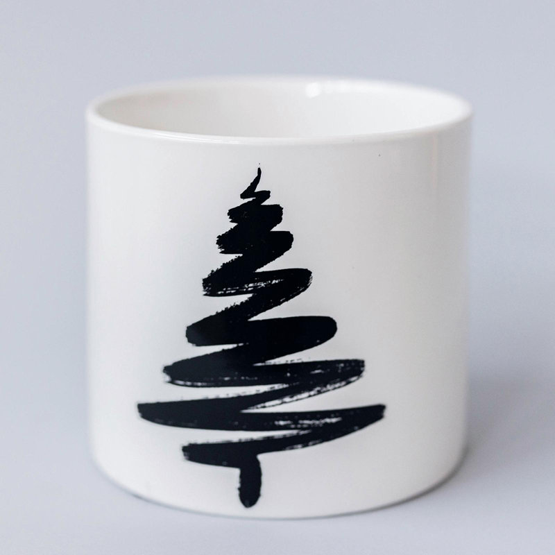 Blanc avec pot à fleurs noir