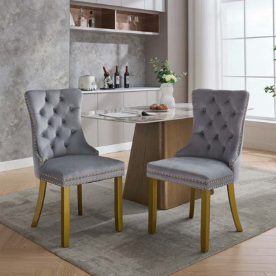 Chaise rembourrée en velours avec pieds en bois doré