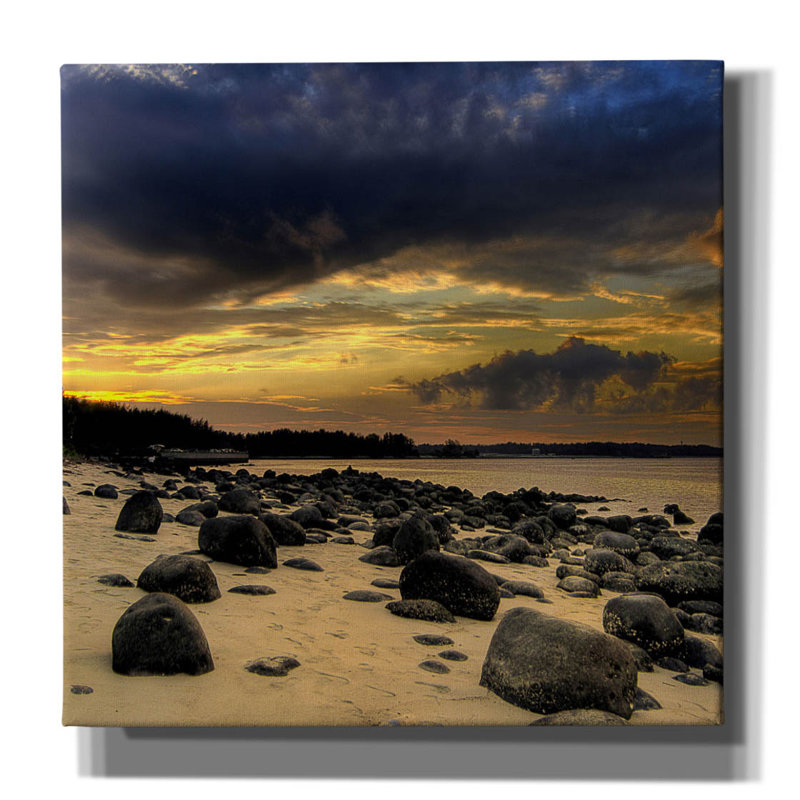 «Rocks On Beach 1» par PhotoINC Studio, H 37 po x l 37 po