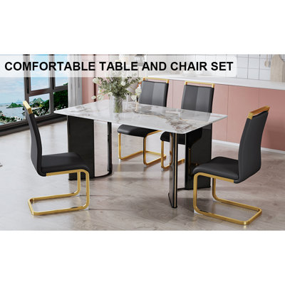 Ensemble de table et de chaises. 1 table et 4 chaises rembourrées en PU de couleur dorée