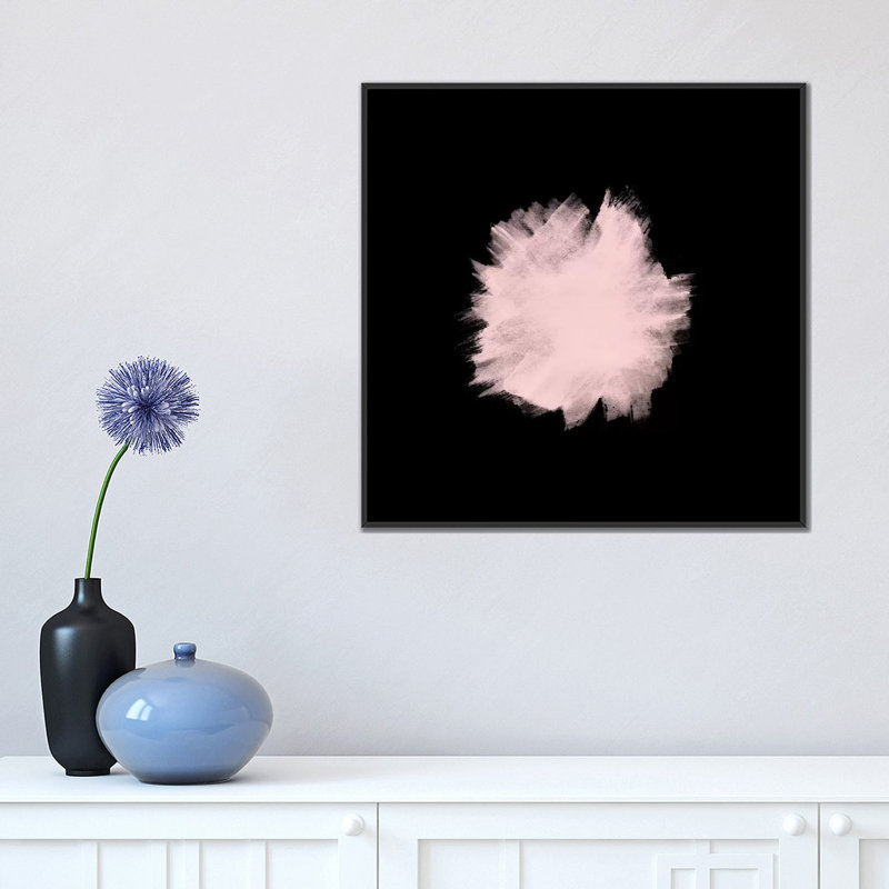 «Pale Pink on Black», impression sur toile, H 37 po x l 37 po x P 1,5 po, Toile encadrée noire, Pas de tapis