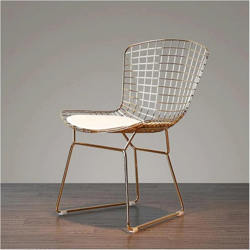 Chaise en fil de métal doré , Blanc