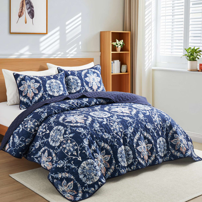 Modern Floral Geometric Quilt Set, 3-Piece Reversible Coverlet and Pillow Shams, Fallen Leaves Floral
