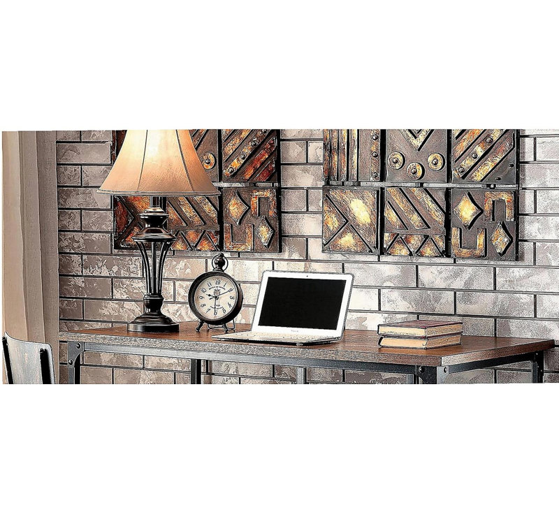 Bureau d'inspiration industrielle avec un plateau en bois noir antique et des roulettes décoratives