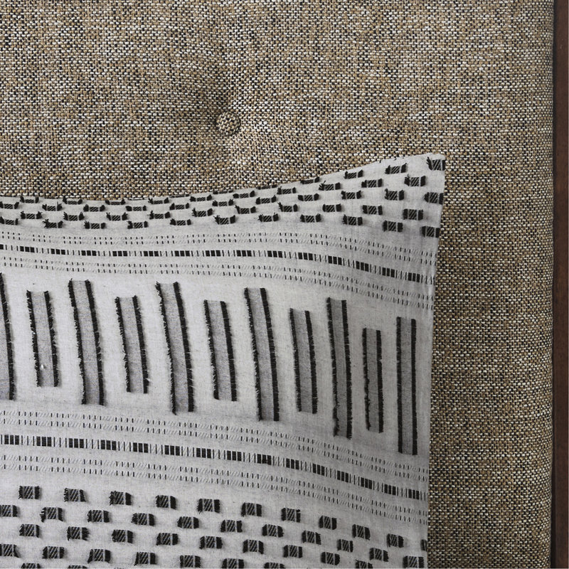 Literie douillette en coton gris avec des accents noirs à rayures horizontales multicolores