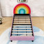 Lit plateforme tapissier simple avec un design mignon et imaginatif, parfait pour créer un espace de couchage magique pour les enfants
