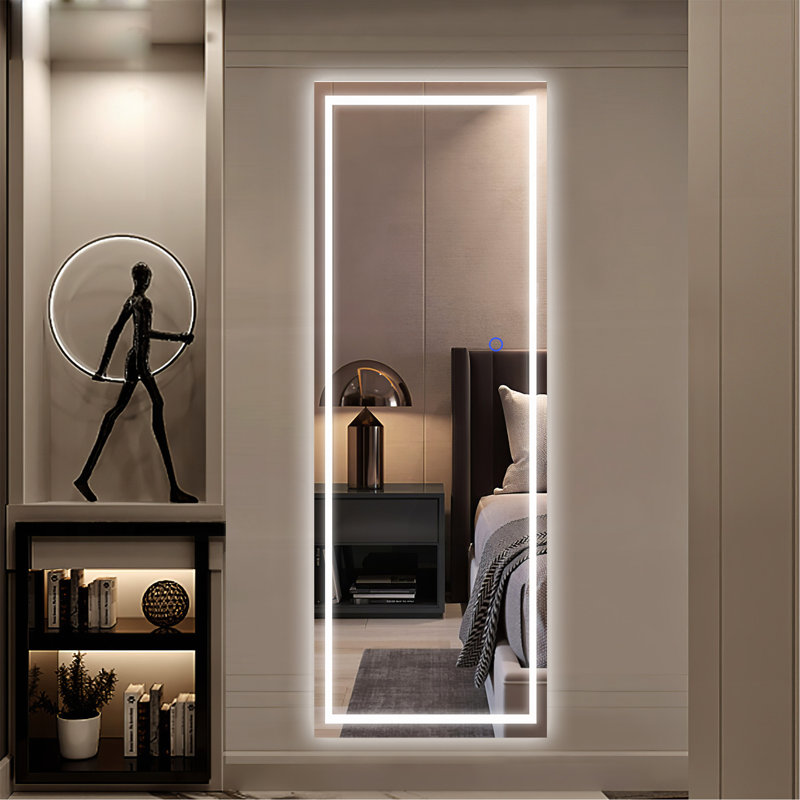 Miroir sur pied élégant avec reflet du corps entier et design élégant