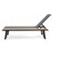 Ensemble de 2 chaises longues en maille d'aluminium avec tables d'appoint en grain de bois attachées