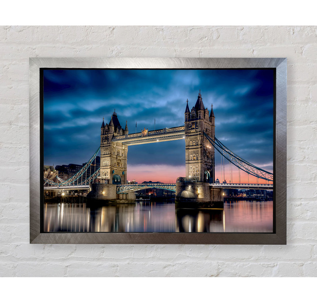 London Tower Bridge in der Abenddämmerung - Einzelne Bilderrahmen Kunstdrucke