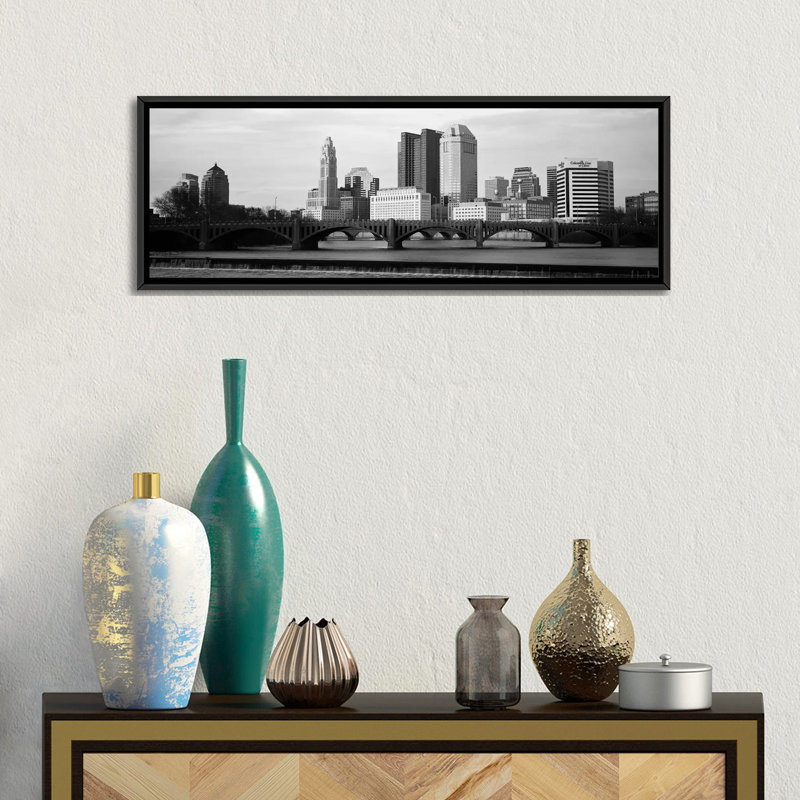 Columbus panoramique cityscape, reproduction de photo sur toile en noir et blanc, H 20 po x l 60 po x P 1,5 po, Noir / blanc