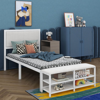Lit plateforme en métal avec revêtement doux | Étagère de rangement à deux niveaux et armoire en bois | Repose-pieds rembourré