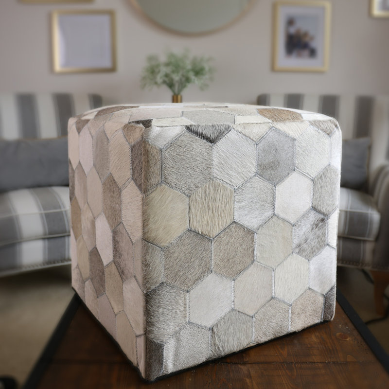 Repose-pieds en cuir de vache fabriqué à la main en patchwork hexagonal 18 x 18 neutre