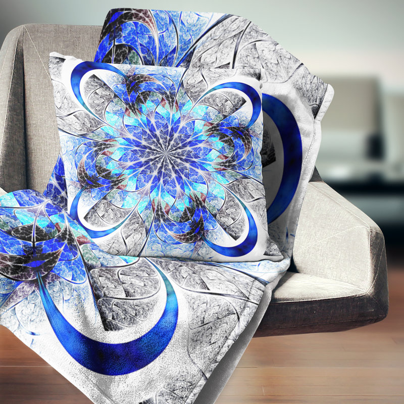 Fleur symétrique bleue fractale - coussin imprimé abstrait, 18 po x 18 po, Coussin décoratif