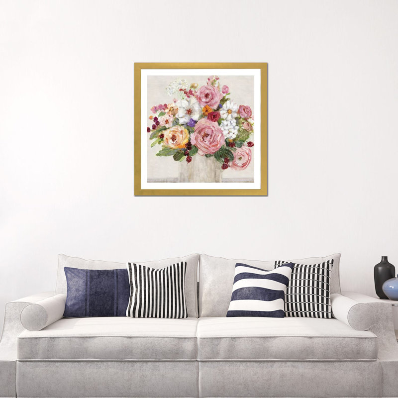 «Becoming Blush II» par Sally Swatland - reproduction d'art, H 24 po x l 24 po x p 1 po, Papier encadré doré, Blanc