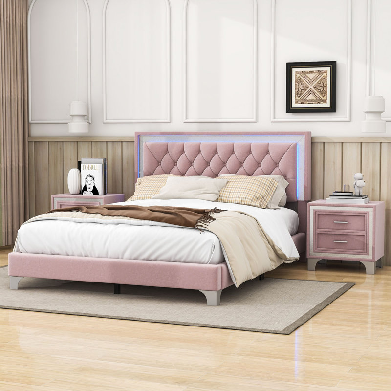 Ensemble de chambre à coucher 3 pièces Aljosha, lit plateforme tapissier grand et 2 tables de chevet avec 2 tiroirs, Rose