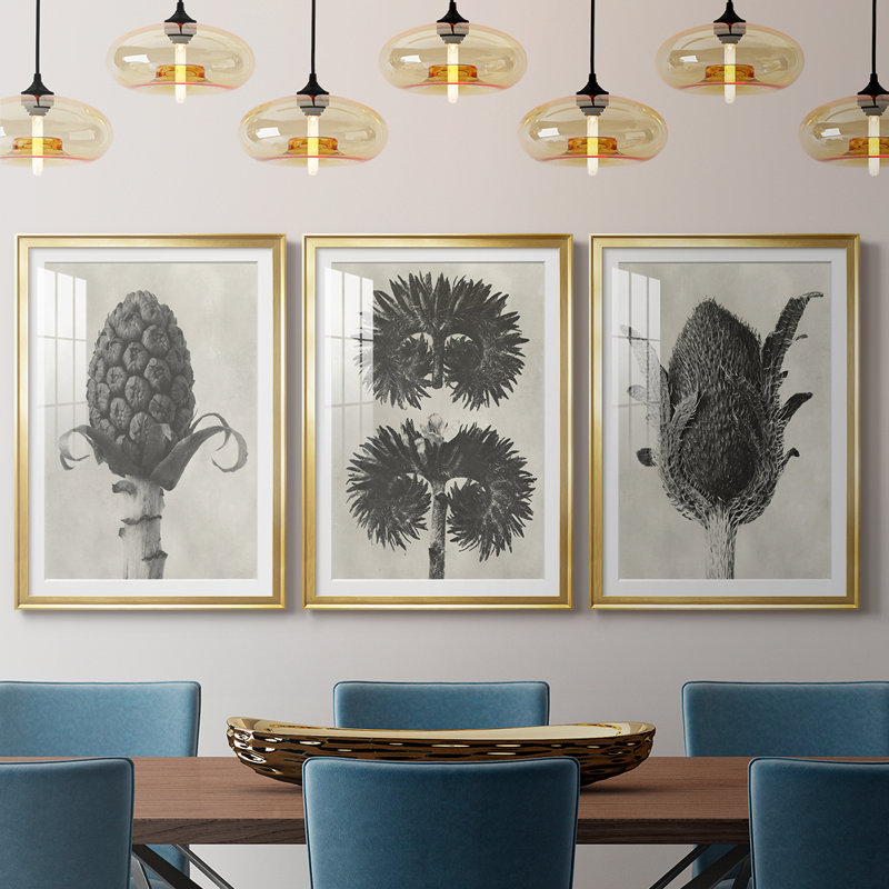 Blossfeldt Botanical IV - reproduction encadrée sur mesure de qualité supérieure - 3 pièces, H 15 po x l 19 po, Doré
