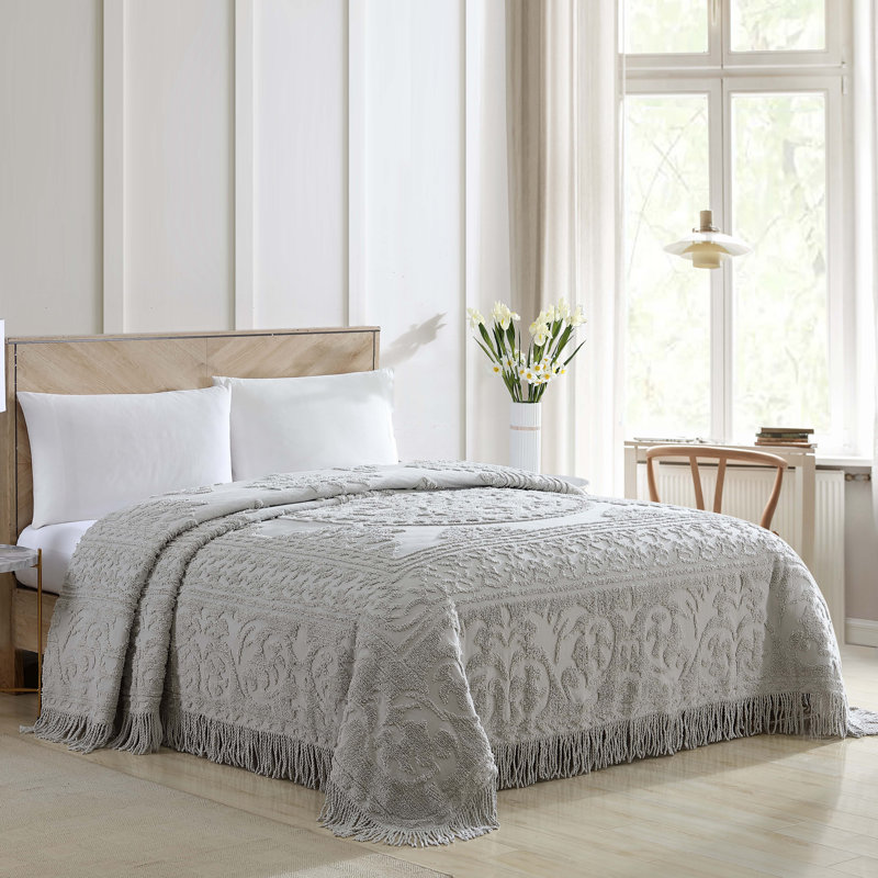 Medallion Cotton Farmhouse / Country Quilt, Queen, Gray