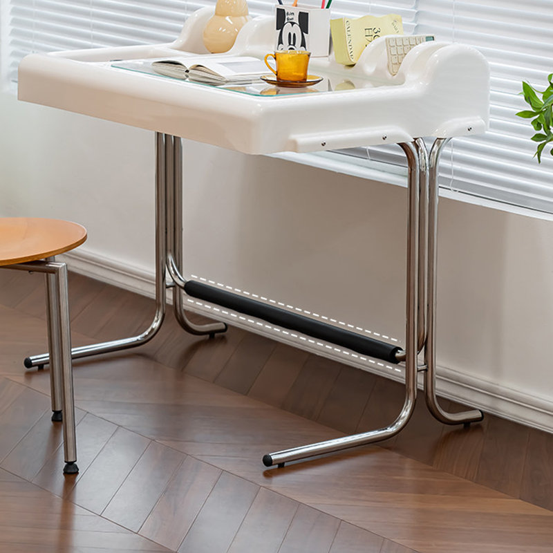 Bureau et coiffeuse au design moderne et pratique