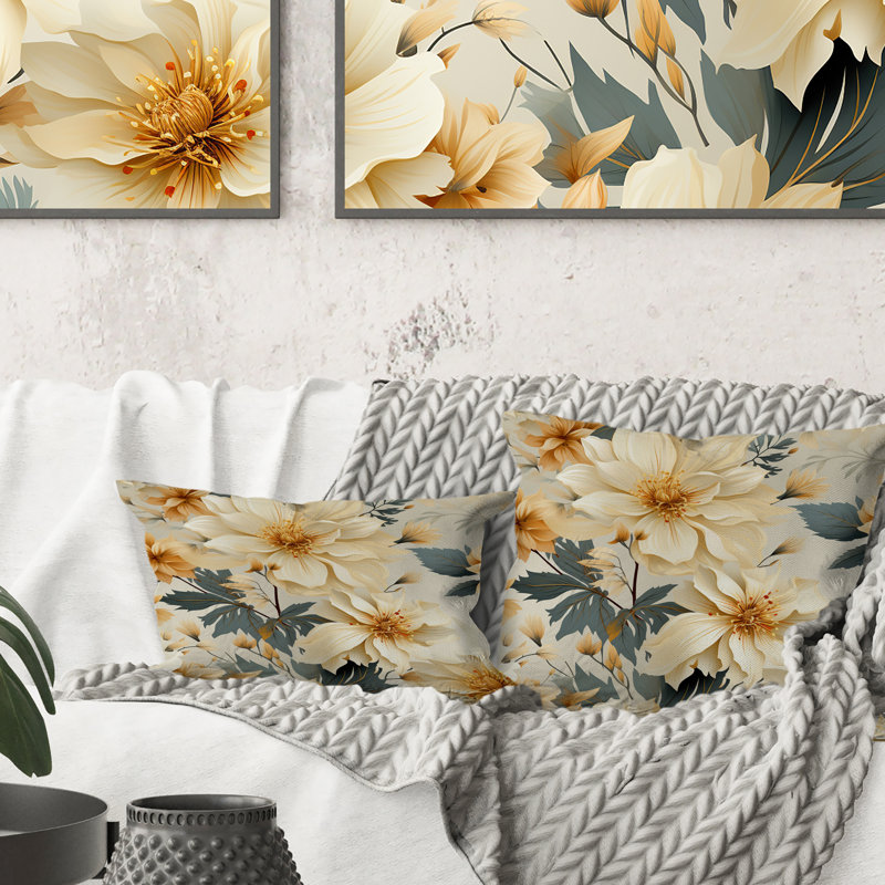 Coussin décoratif antique avec pivoines beiges et bleues III, H 18 po x l 18 po