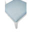 Chaise de salle à manger à dossier arqué, laquée blanche mate, avec revêtement en lin bleu pâle performant.