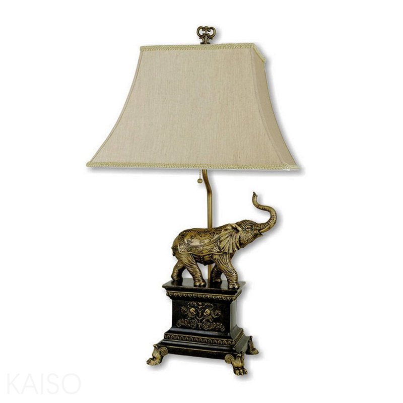 Lampe de table éléphant 29 po en polyrésine avec finition or antique, abat-jour blanc