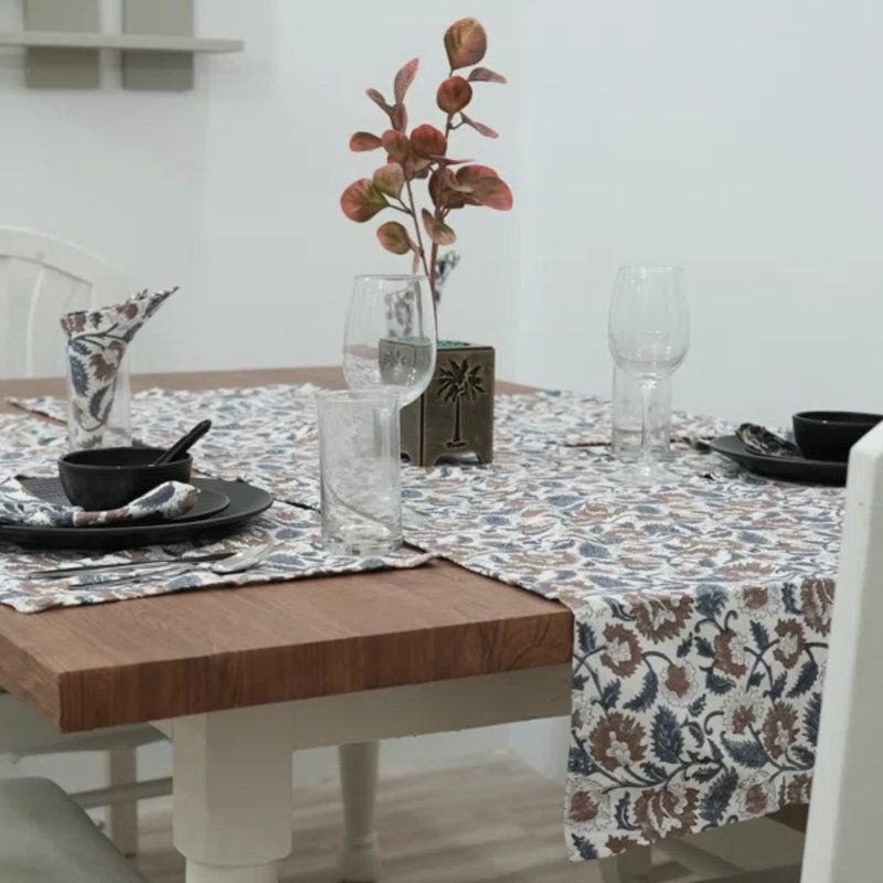 Chemin de table Red Barrel Studio®, style de salle à manger, mandakini, bleu, Rectangle 10 po