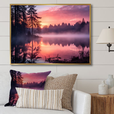 Dinghy Boat pendant un lever de soleil rose sur toile