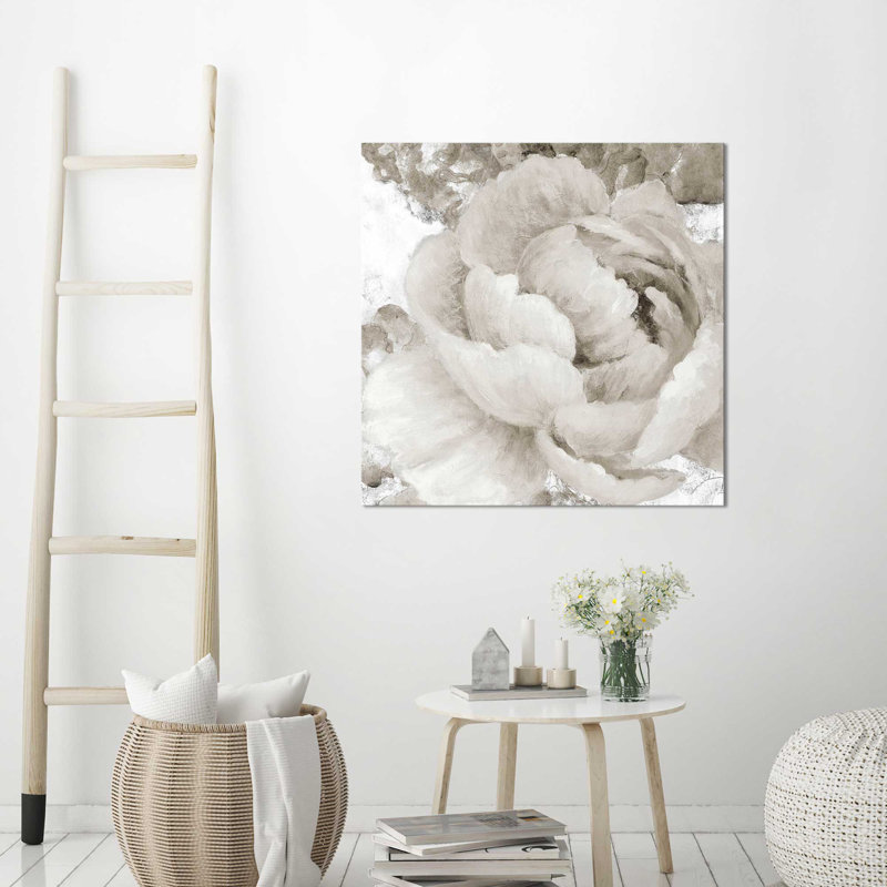 «Light Grey Flowers II» par Lanie Loreth - reproduction, H 18 po x l 18 po x P 1 po, Toile tendue